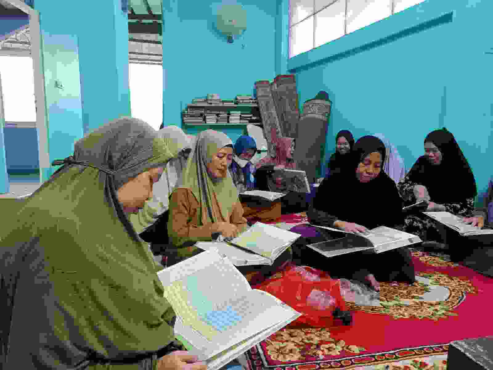 Sambut Ramadhan, Rumah Zakat Salurkan Al-Qur’an di Pengajian Tahsin Mushola Baiturrahman Depok