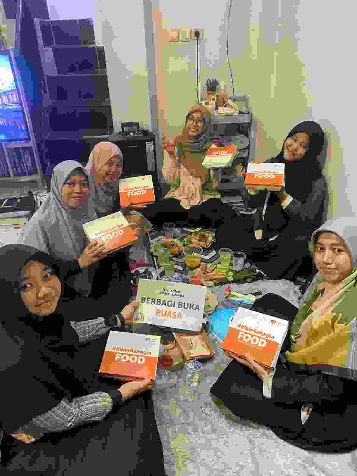 Rumah Zakat Depok Salurkan 50 Paket Berbuka Puasa Bersama Tera Learning Center