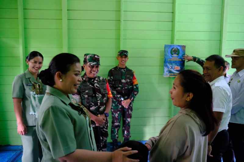 Rumah Baru dari TMMD, Keluarga Herwanto Menangis Haru Saat Dikunjungi Danrem 091/ASN